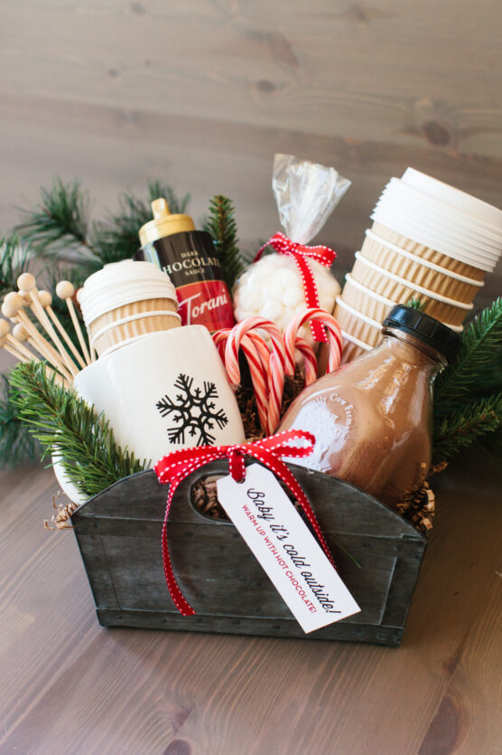 31 Best DIY Christmas Gift Baskets