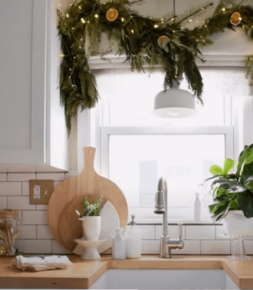30 Best Kitchen Christmas Decorating Ideas | IdeasToKnow