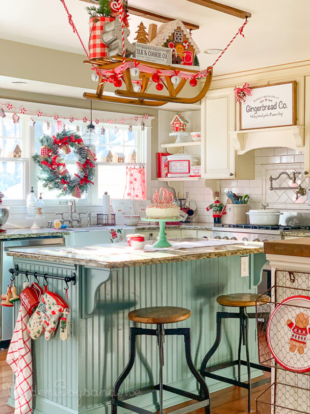 30 Best Kitchen Christmas Decorating Ideas | IdeasToKnow