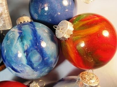 30 DIY Clear Glass Christmas Ornaments | IdeasToKnow