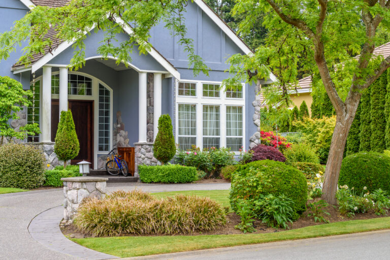 31 Cheap and Easy Front Yard Curb Appeal Ideas