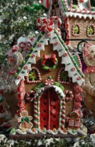 51 Best Gingerbread House Ideas | IdeasToKnow