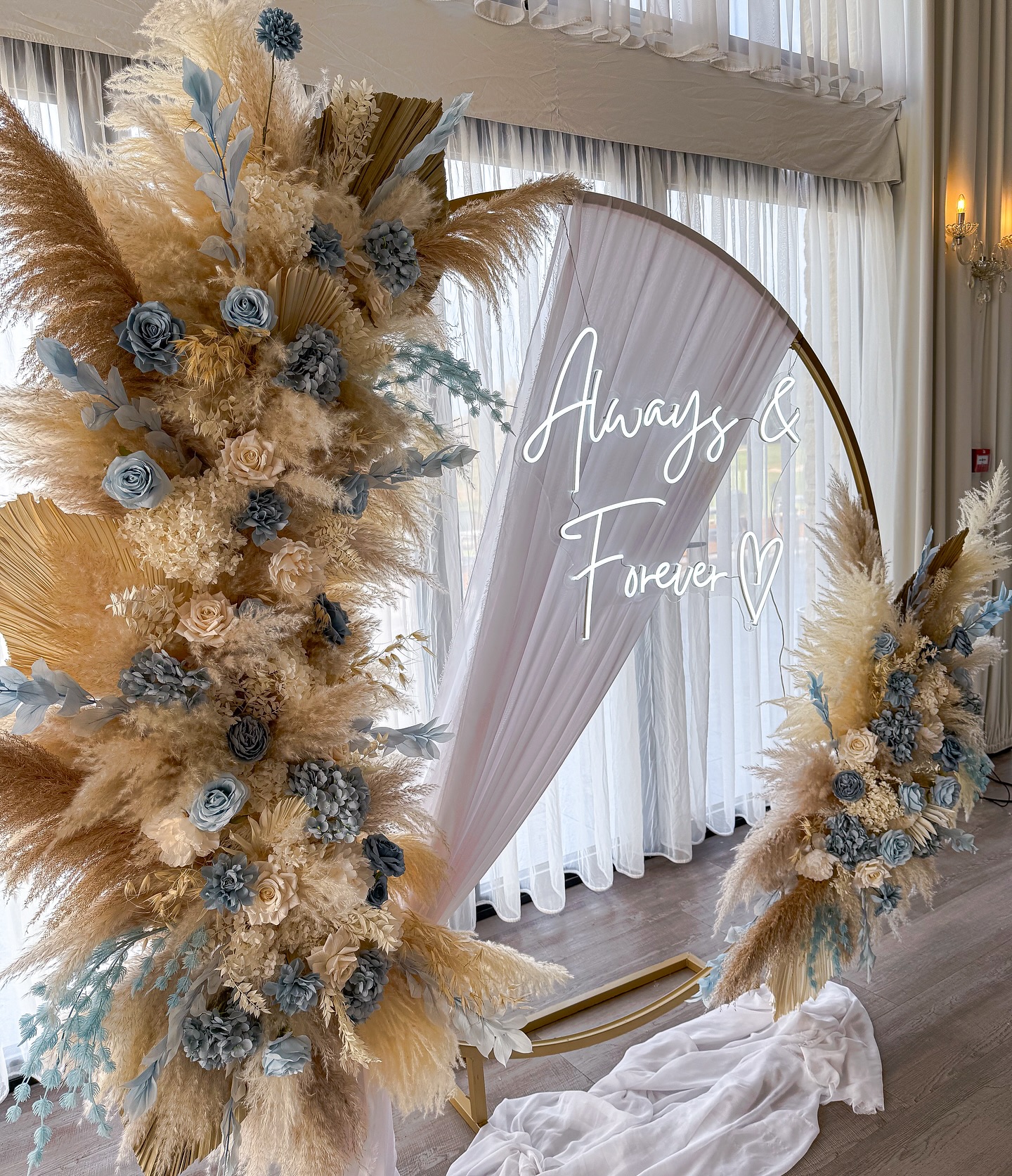 How to Use Dusty Blue in Your Wedding Décor (with Beautiful Ideas