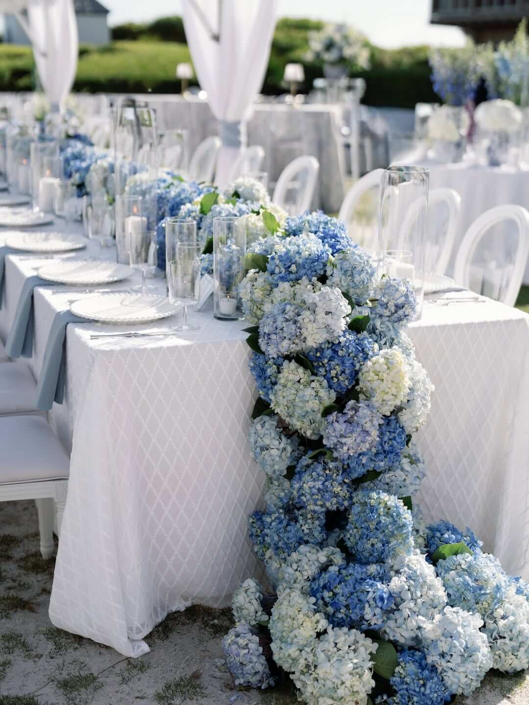 How to Create a Dreamy Wedding Using Blue Hydrangeas (With 25+ Ideas ...